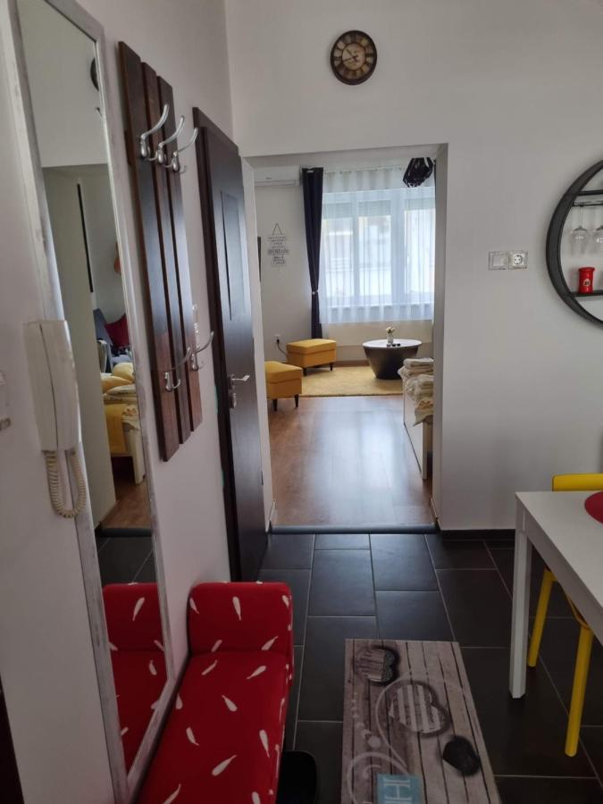 Flóra apartman Apartamento Szeged Exterior foto